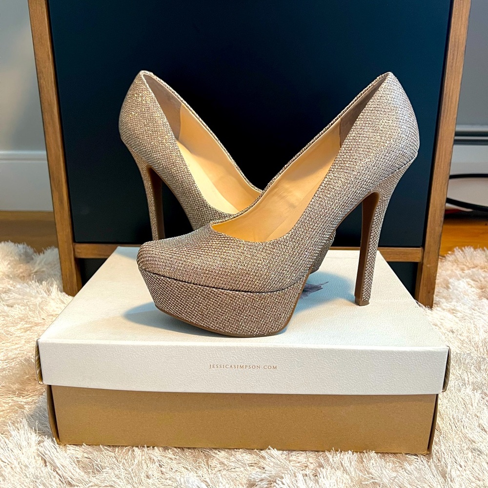 NEW Jessica Simpson Gold pump stilettos sz 8.5M